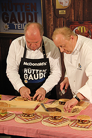 Uli Hoeneß und Alfons Schuhbeck stellten die beiden neuen Hütengaudi Kreationen vor (Foto: MartiN Schmitz)